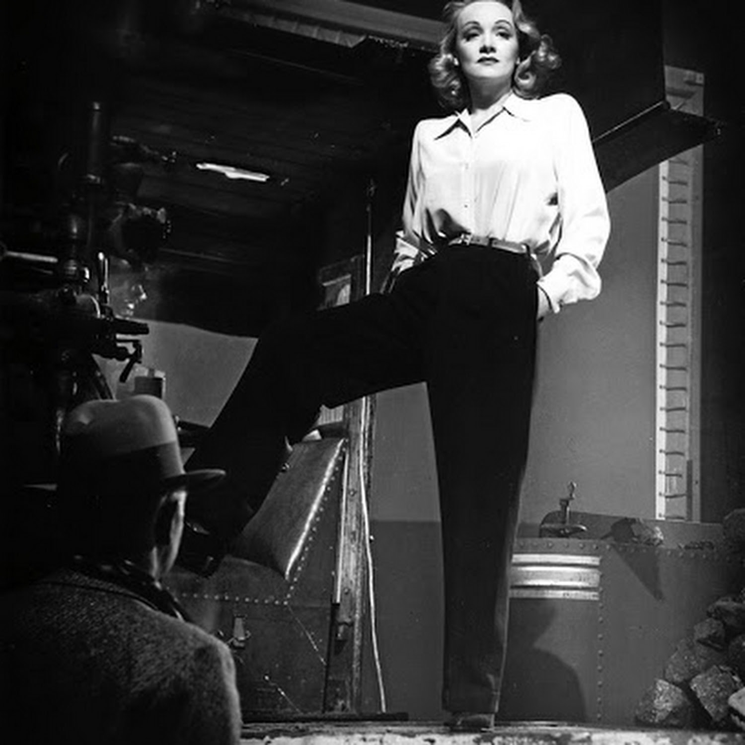 1942: German-born actress Marlene Dietrich (1901 - 1992) wearing a well-cut pair of trousers. (Photo by Laszlo Willinger/John Kobal Foundation/Getty Images)